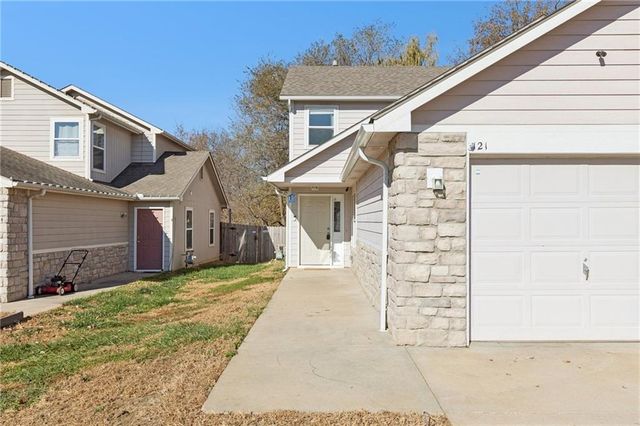 121 Silver Leaf Lane, Baldwin City, KS 66006