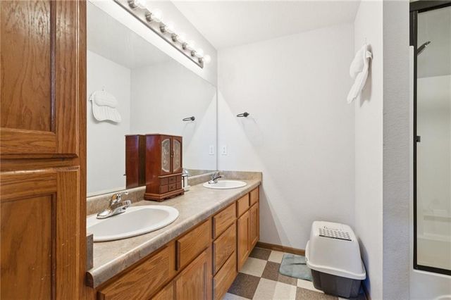 121 Silver Leaf Lane, Baldwin City, KS 66006