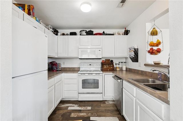 121 Silver Leaf Lane, Baldwin City, KS 66006