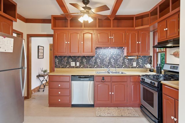 406 N Gremps Street, Paw Paw Vllg, MI 49079