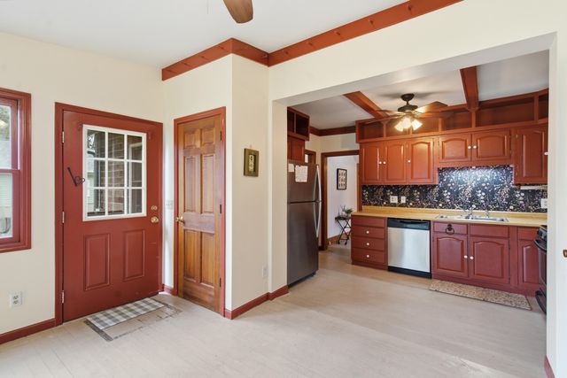 406 N Gremps Street, Paw Paw Vllg, MI 49079