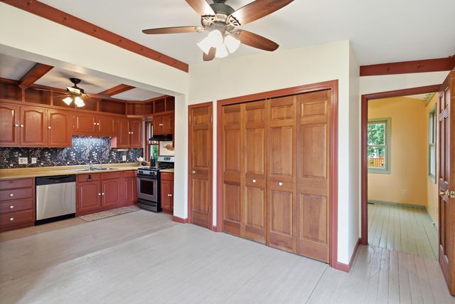 406 N Gremps Street, Paw Paw Vllg, MI 49079