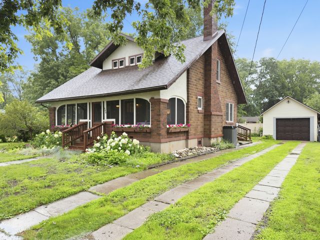 406 N Gremps Street, Paw Paw Vllg, MI 49079