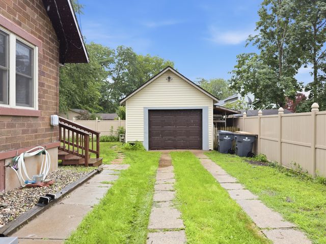 406 N Gremps Street, Paw Paw Vllg, MI 49079