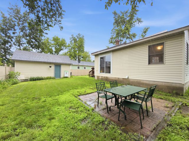 406 N Gremps Street, Paw Paw Vllg, MI 49079