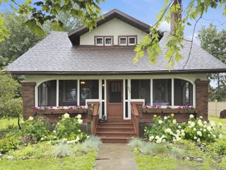 406 N Gremps Street, Paw Paw Vllg, MI 49079