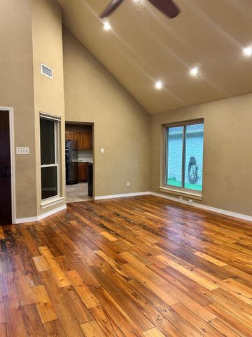 702 Regency Court, Friendswood, TX 77546