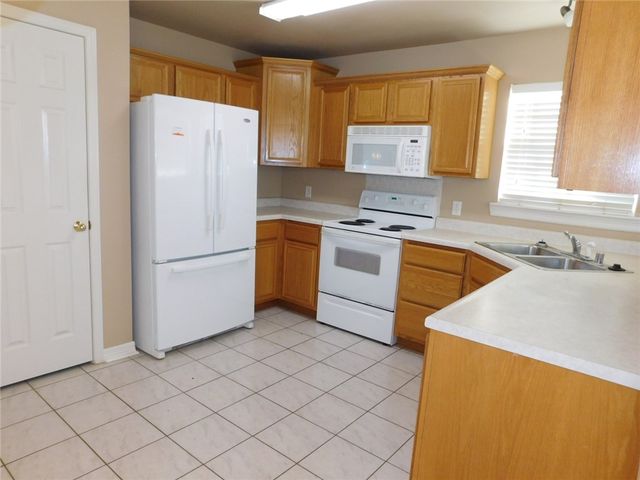 910 SW Cheyenne Drive, Bentonville, AR 72712