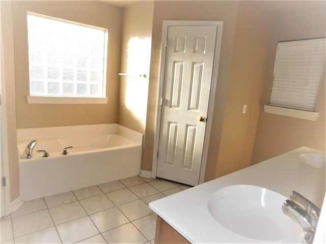 910 SW Cheyenne Drive, Bentonville, AR 72712