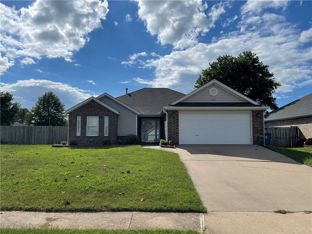 910 SW Cheyenne Drive, Bentonville, AR 72712