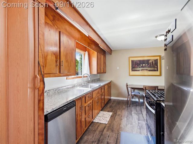 39255 Avondale Street, Westland, MI 48186