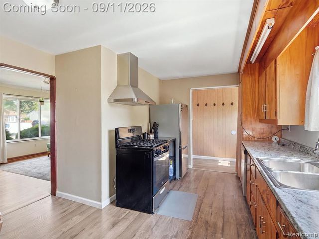 39255 Avondale Street, Westland, MI 48186