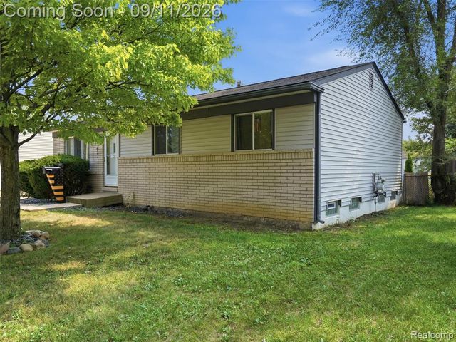 39255 Avondale Street, Westland, MI 48186