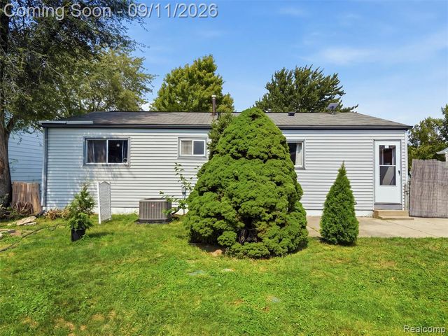 39255 Avondale Street, Westland, MI 48186
