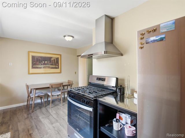 39255 Avondale Street, Westland, MI 48186
