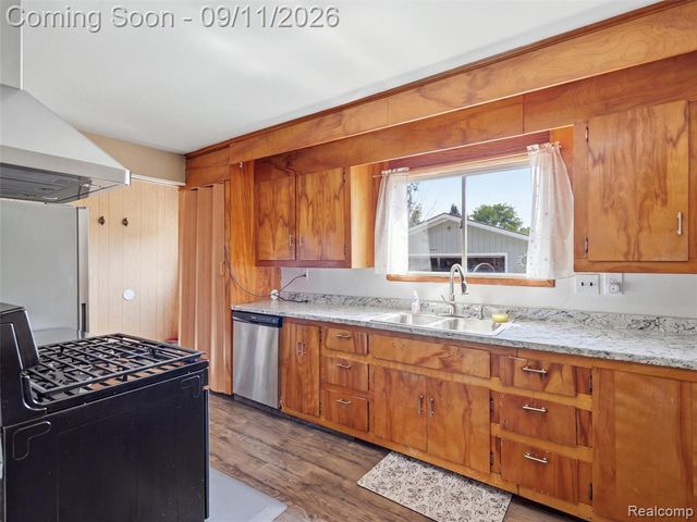 39255 Avondale Street, Westland, MI 48186