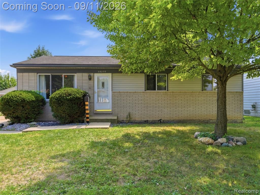 39255 Avondale Street, Westland, MI 48186