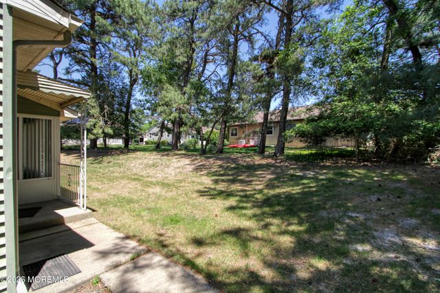 2 Darien Court, Whiting, NJ 08759