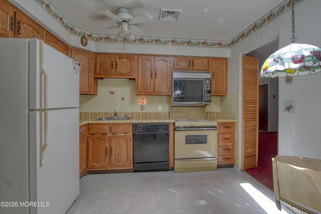 2 Darien Court, Whiting, NJ 08759