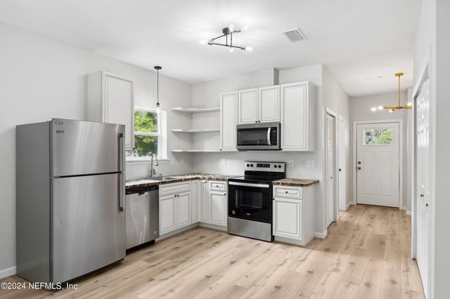 117 CAMELLIA Drive, Satsuma, FL 32189