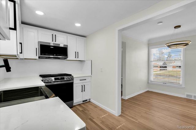 16350 Mack Avenue, Grosse Pointe Park, MI 48230