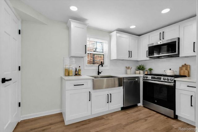 16350 Mack Avenue, Grosse Pointe Park, MI 48230