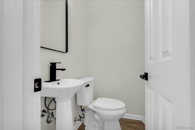 16350 Mack Avenue, Grosse Pointe Park, MI 48230