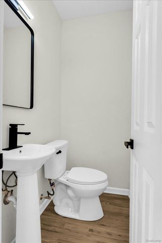 16350 Mack Avenue, Grosse Pointe Park, MI 48230