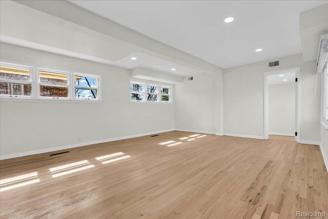 16350 Mack Avenue, Grosse Pointe Park, MI 48230