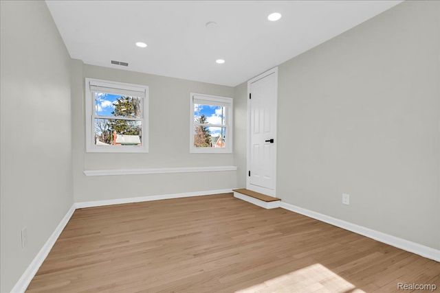 16350 Mack Avenue, Grosse Pointe Park, MI 48230