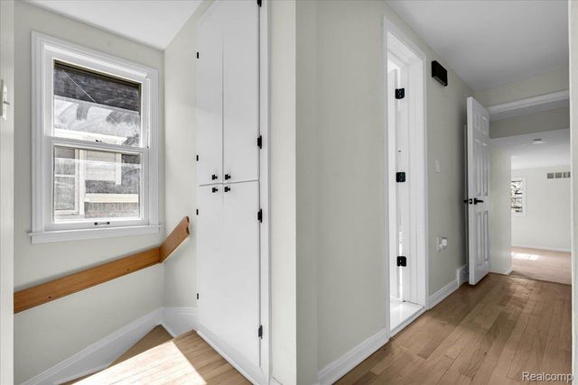 16350 Mack Avenue, Grosse Pointe Park, MI 48230