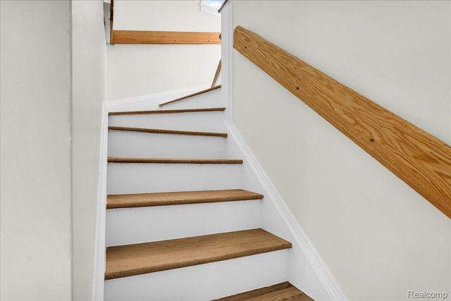 16350 Mack Avenue, Grosse Pointe Park, MI 48230