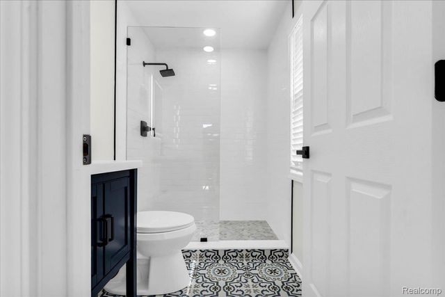 16350 Mack Avenue, Grosse Pointe Park, MI 48230