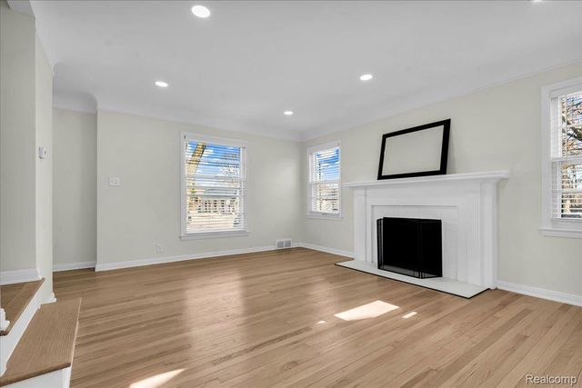 16350 Mack Avenue, Grosse Pointe Park, MI 48230