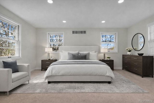 16350 Mack Avenue, Grosse Pointe Park, MI 48230