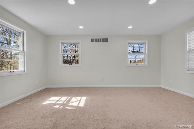 16350 Mack Avenue, Grosse Pointe Park, MI 48230