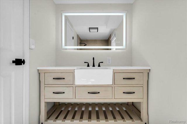 16350 Mack Avenue, Grosse Pointe Park, MI 48230