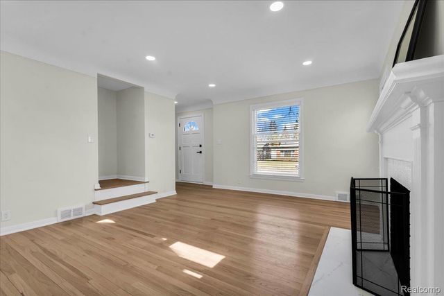 16350 Mack Avenue, Grosse Pointe Park, MI 48230