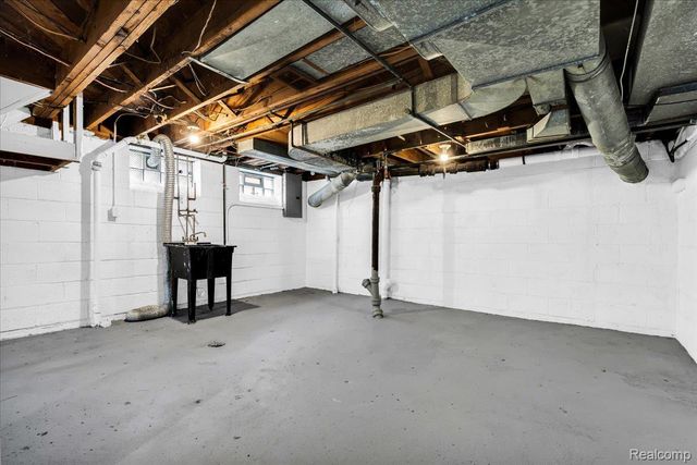 16350 Mack Avenue, Grosse Pointe Park, MI 48230