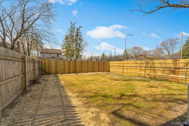 16350 Mack Avenue, Grosse Pointe Park, MI 48230