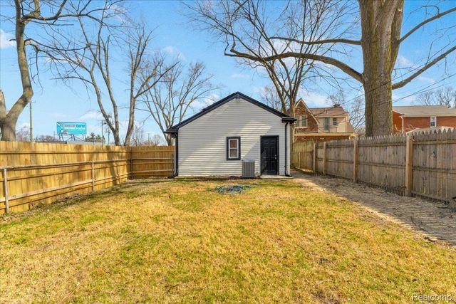 16350 Mack Avenue, Grosse Pointe Park, MI 48230