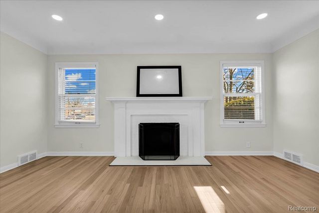 16350 Mack Avenue, Grosse Pointe Park, MI 48230