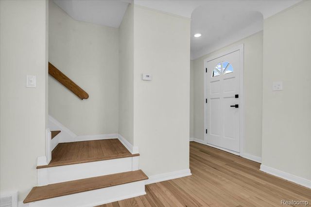 16350 Mack Avenue, Grosse Pointe Park, MI 48230