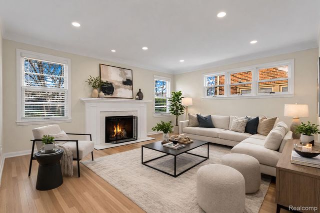 16350 Mack Avenue, Grosse Pointe Park, MI 48230