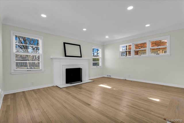 16350 Mack Avenue, Grosse Pointe Park, MI 48230