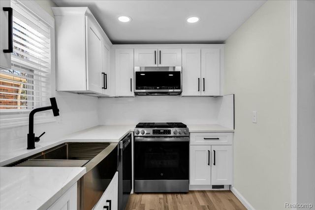 16350 Mack Avenue, Grosse Pointe Park, MI 48230