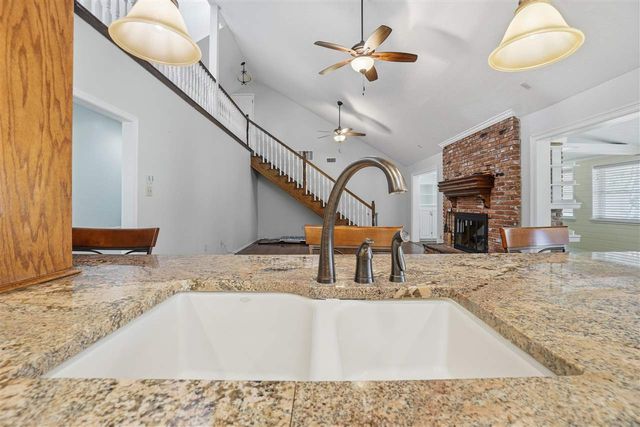 316 NW Ridgeview Way, Lawton, OK 73505