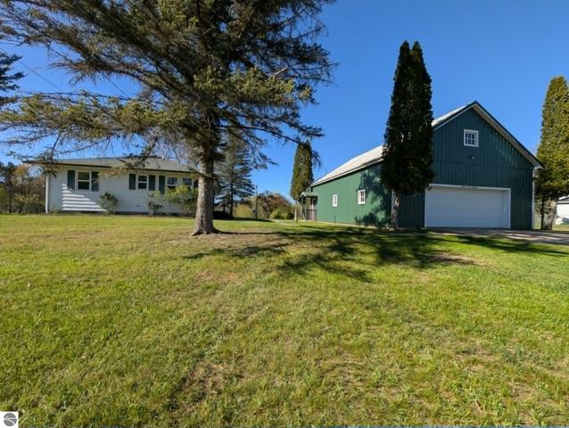 200 W First Street, Hersey, MI 49639