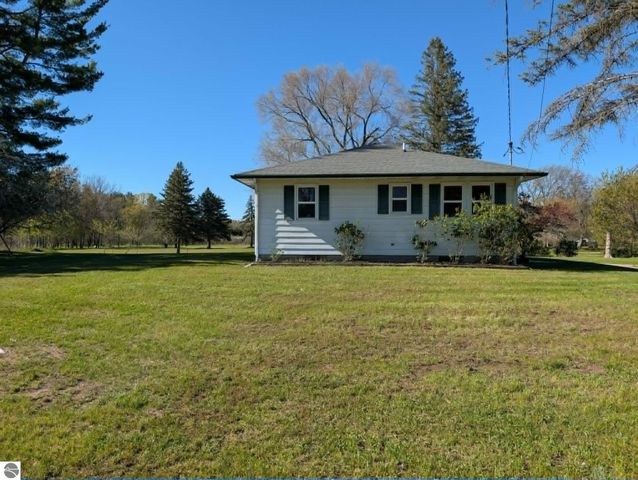 200 W First Street, Hersey, MI 49639