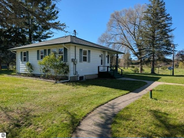200 W First Street, Hersey, MI 49639